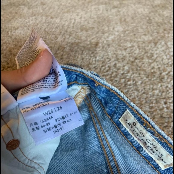 Levi’s mom jeans - Picture 2 of 3